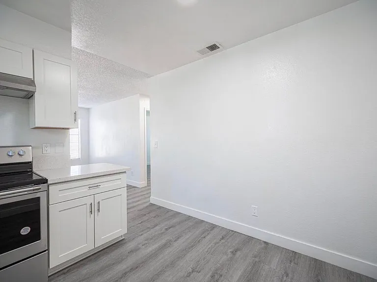 921 Snug Harbor St — Photo 9