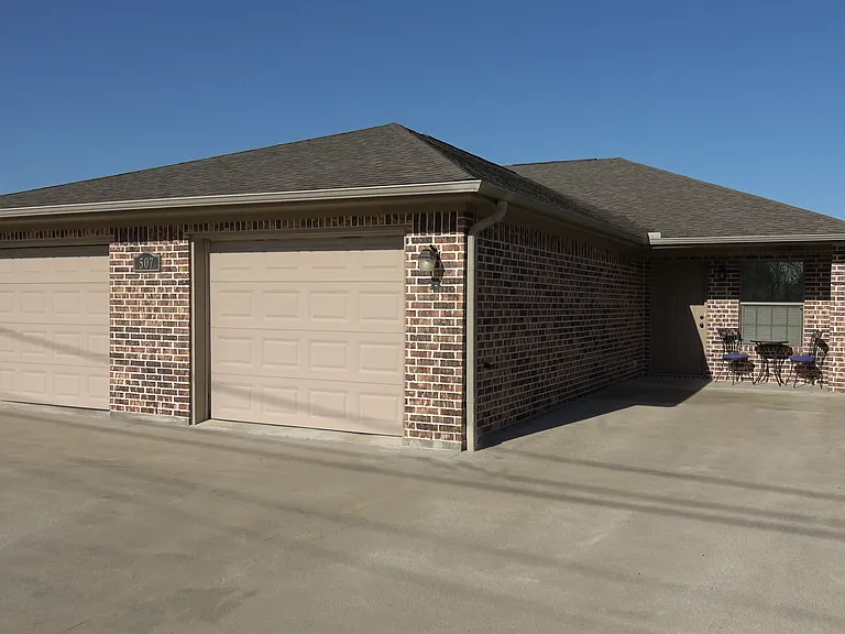 503 Gage Ave — Photo 1