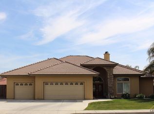 739 Pheasant Run Dr, Shafter, CA 93263