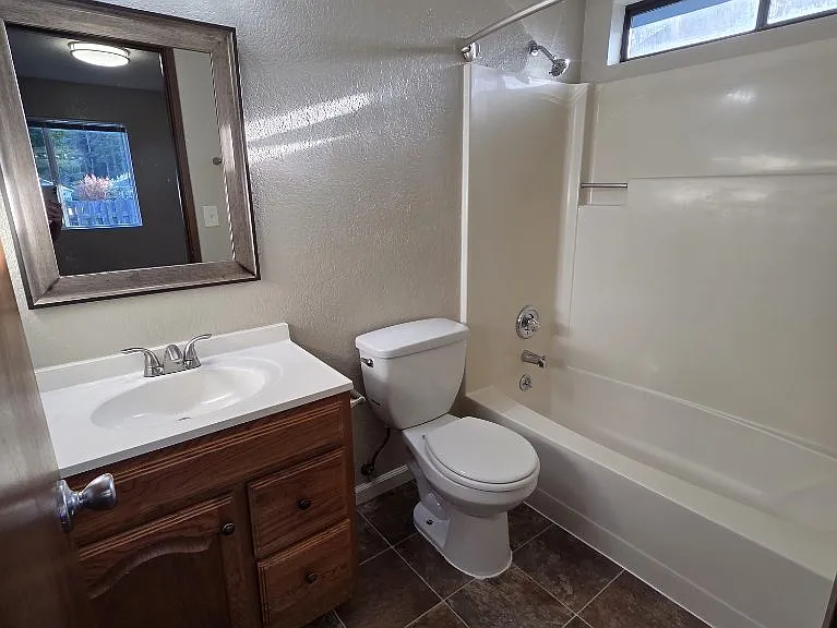 240 Breakwater Dr — Photo 8