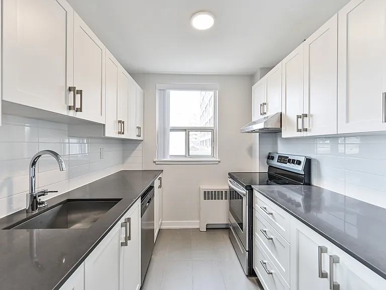 103 Avenue Rd — Photo 1