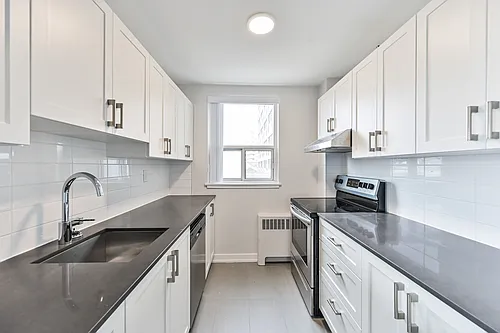 103 Avenue Rd Photo 1