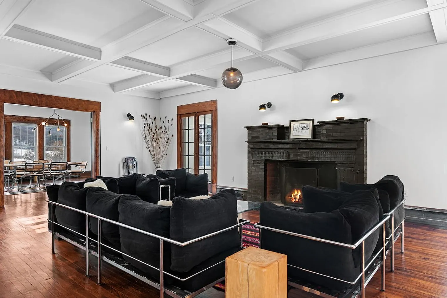 3 bed, 2.0 bath, $4,117 — Photo 1