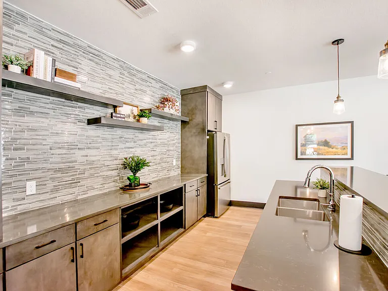 Loma Vista Lofts — Photo 8