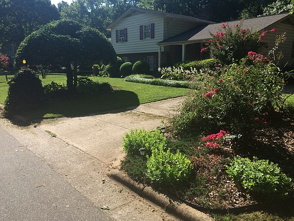 Drivewayand front yard