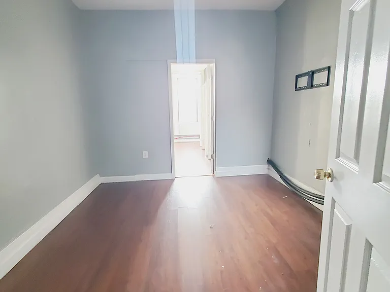 8 Saint Pauls Ave #4R — Photo 3
