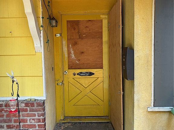 2nd image of 6432 Creemore Ln