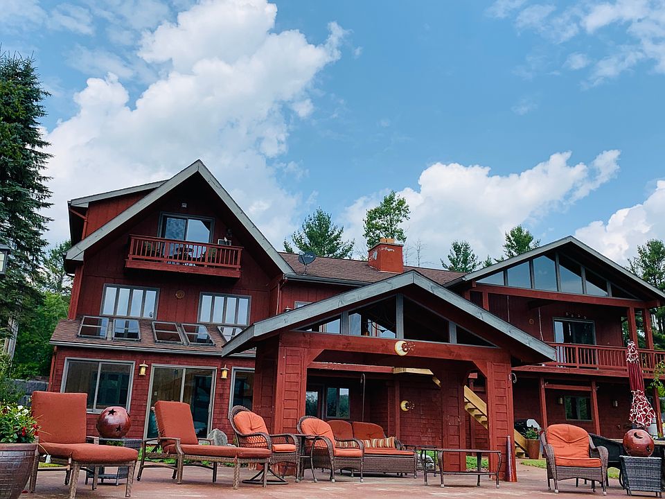 Fabulous Lakefront Home!