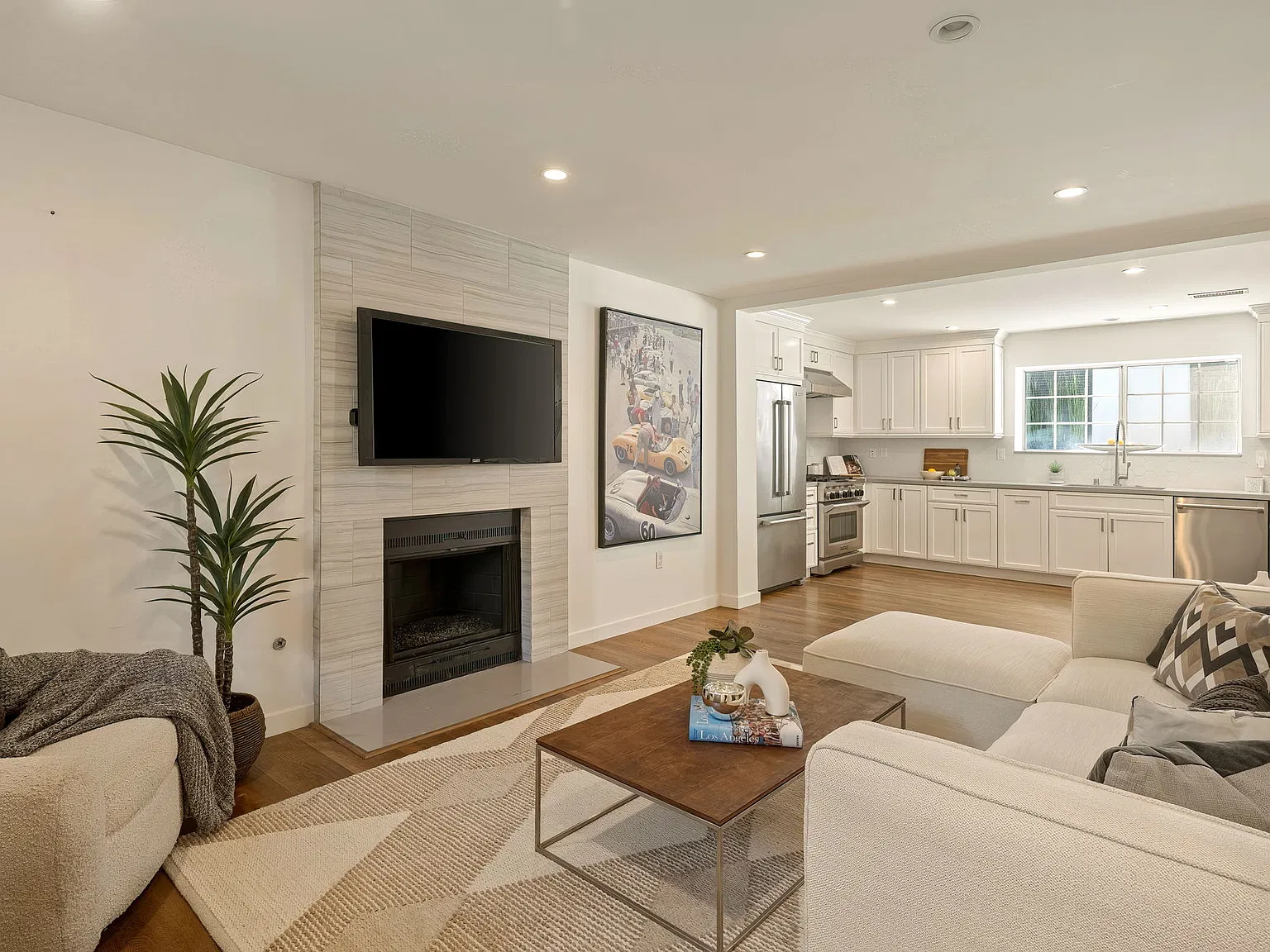 3 bed, 2150 sqft, $8,200 — Photo 4