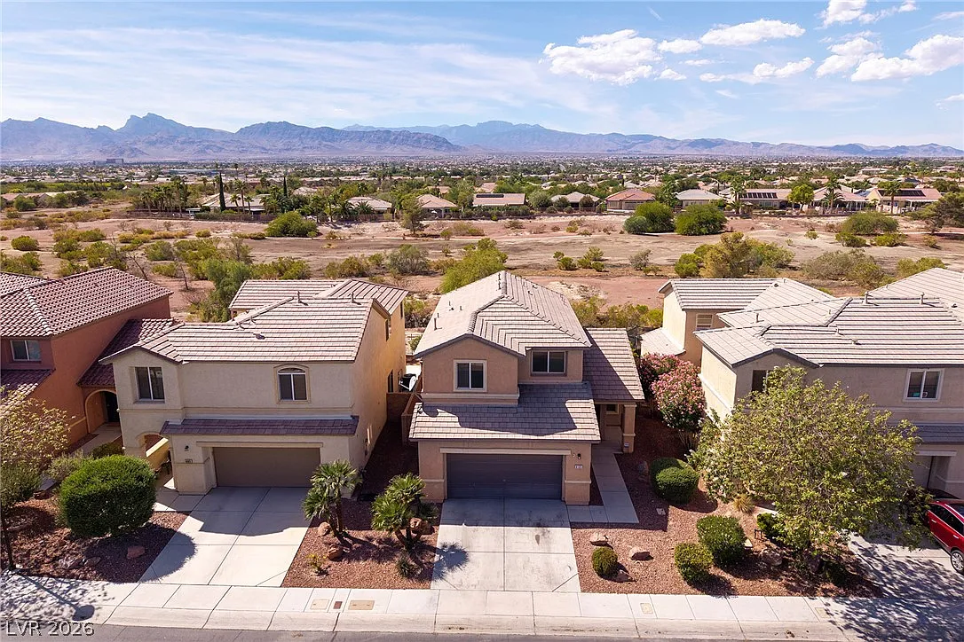 3 bed, 2.5 bath, 1669 sqft, $2,200 — Photo 2