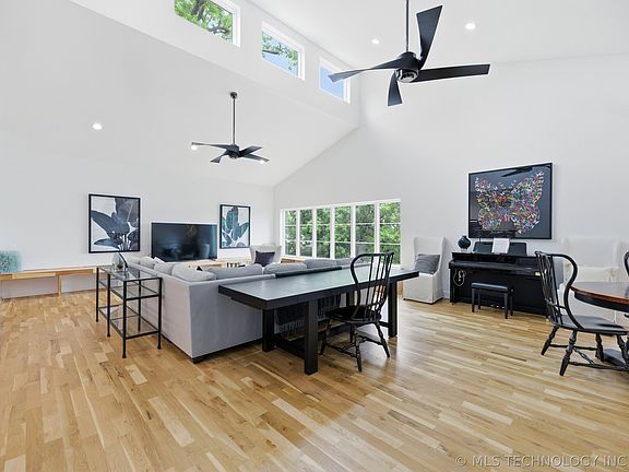 4th image of 9708 S Maplewood Ave