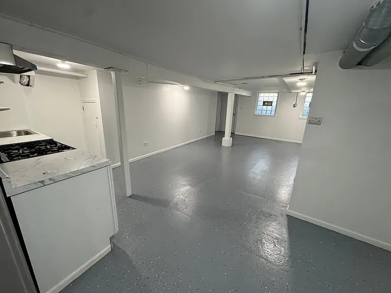 1523 W 18th St #BASEMENT — Photo 8