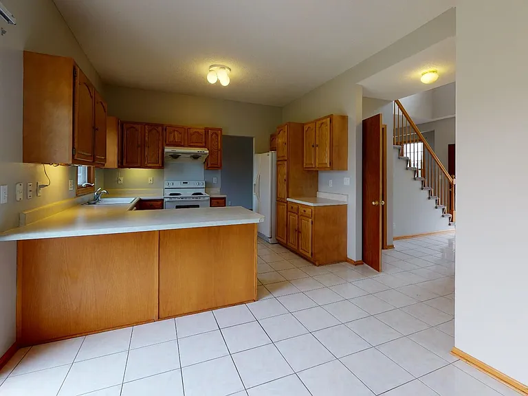 2504 Somerset Dr — Photo 7