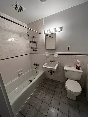 Rented by Salon Realty Corp | media 13