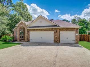 906 Wiley Dr, Magnolia, TX 77354