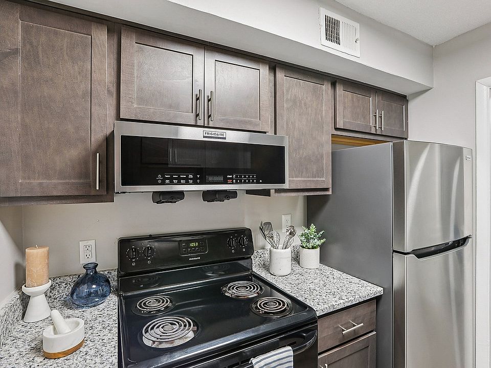 14-web-or-mls-N Michigan Rd 6a-S2211-014