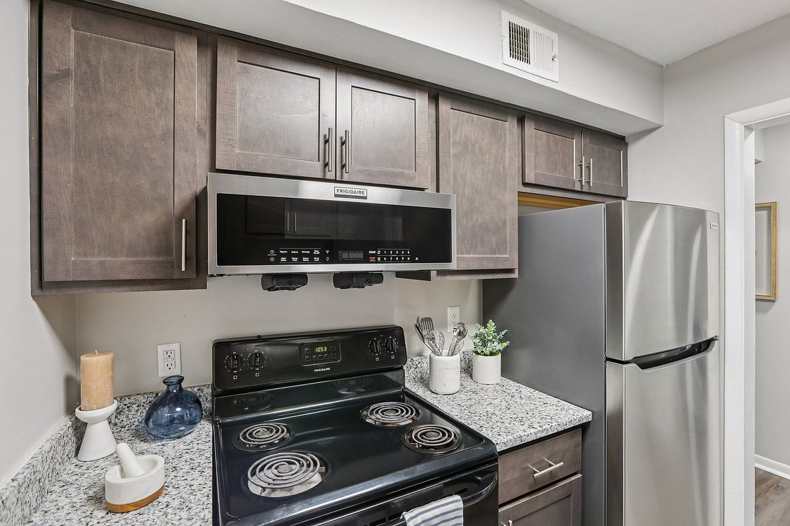 14-web-or-mls-N Michigan Rd 6a-S2211-014