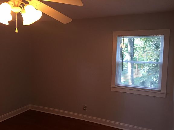 Bedroom (other angle)