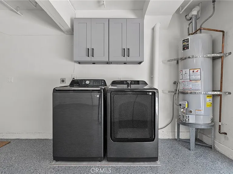 18417 Collins St #D — Photo 41