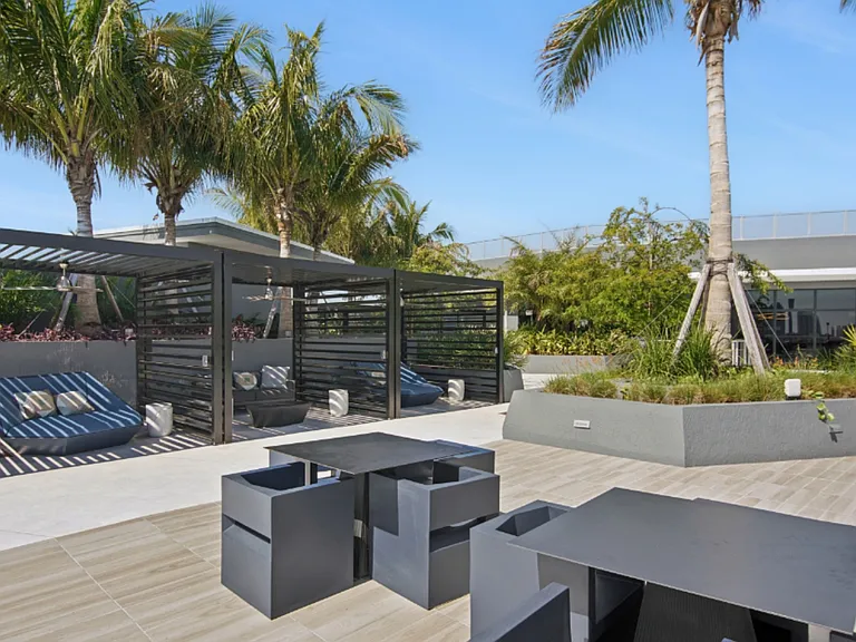 Aura North Miami Beach — Photo 18