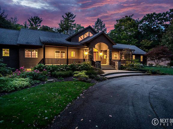 2nd image of 17021 Fox Chase Cir