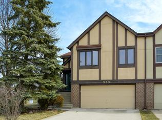 533 Surf Ct, Wheeling, IL 60090