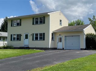 32 Ivy Cottage Ln, Rochester, NY 14623