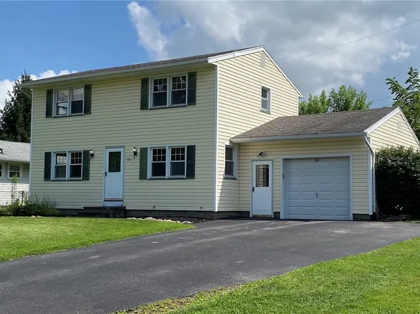 32 Ivy Cottage Ln, Rochester, NY 14623