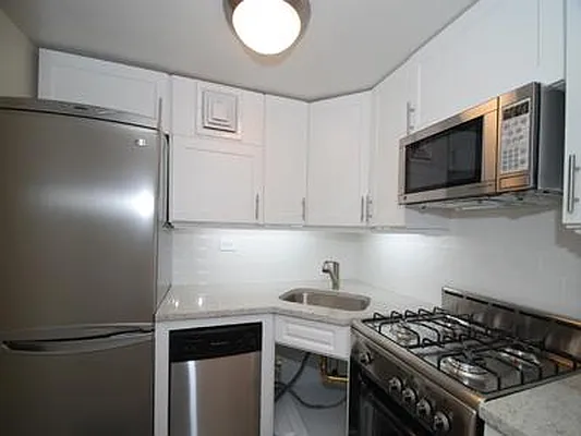 Rented by Buchbinder & Warren | media 10