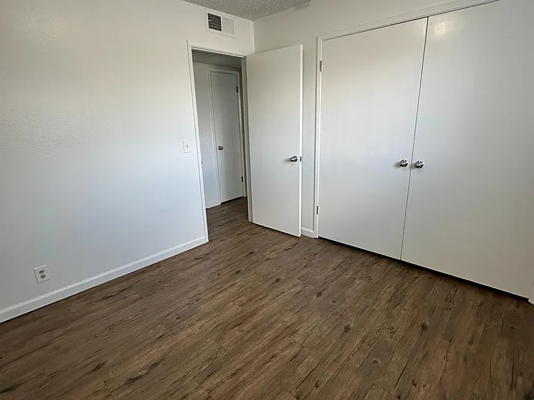 1069 Cherry Ln #D — Photo 13