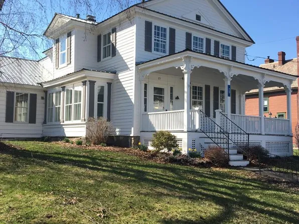29 Champlain Ave, Westport, NY 12993
