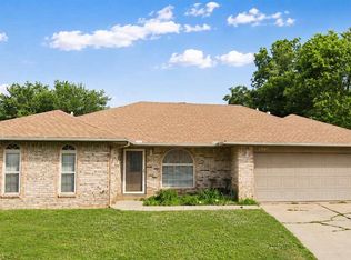 2204 Canary Dr, Ponca City, OK 74601