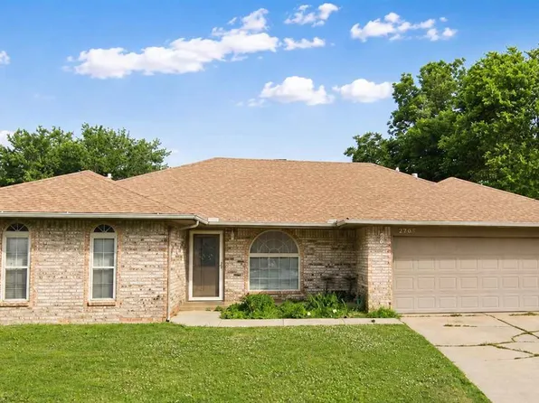 2204 Canary Dr, Ponca City, OK 74601