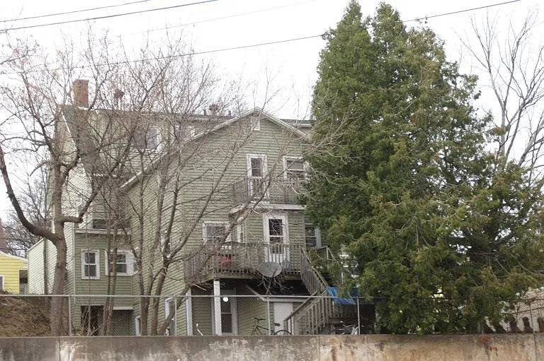 Building Photo 4