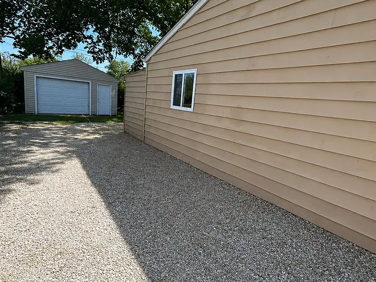 1405 Williams St — Photo 2