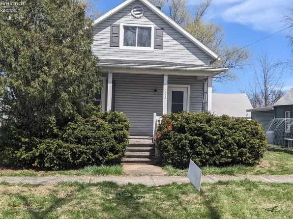 1009 E 3rd St, Pt Clinton, OH 43452