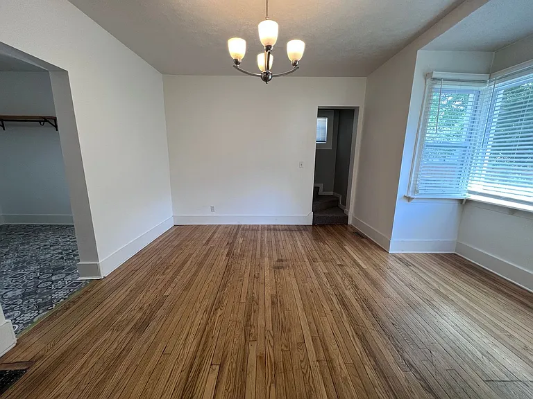 724 Fairview Ave NE — Photo 8