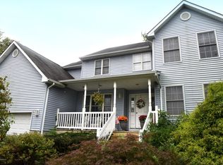 6 Oak Leaf Dr, Belford, NJ 07718