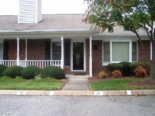 3rd image of 11 Collwood Ct