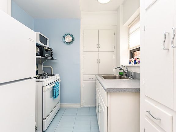 4th image of 420 W 206th St APT 6M