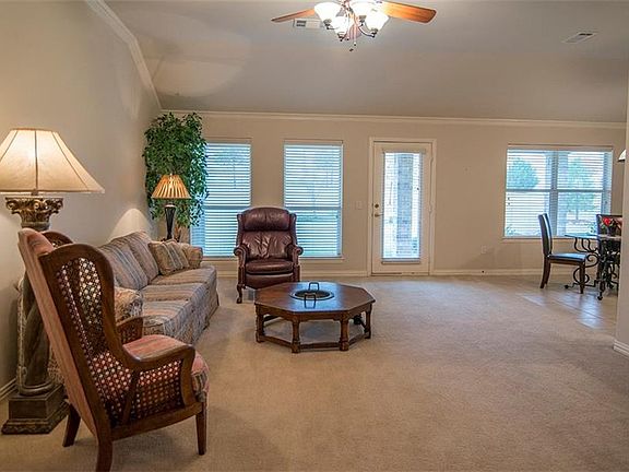 3rd image of 10817 Southerland Dr