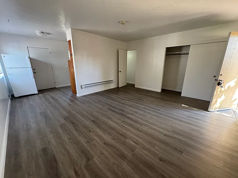 4418 E Lee St — Photo 3