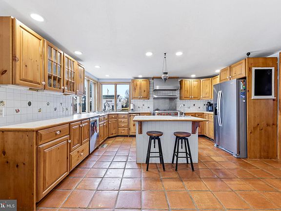 4th image of 2726 Mount Carmel Rd