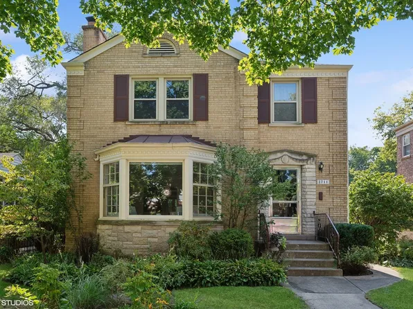 2711 W Fitch Ave, Chicago, IL 60645