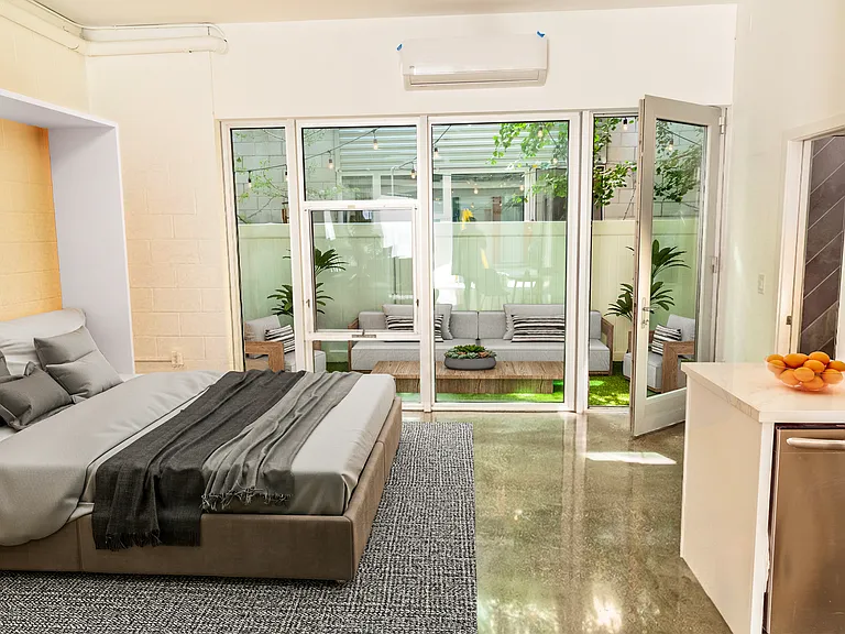 3450 Cahuenga Blvd W — Photo 13