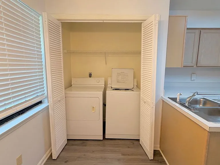 4414 Stratfordshire Ct — Photo 18