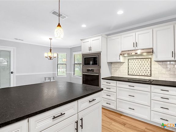 4th image of 146 Twin Oak Rd