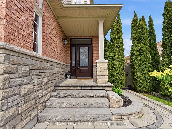 3rd image of 381 Scugog St