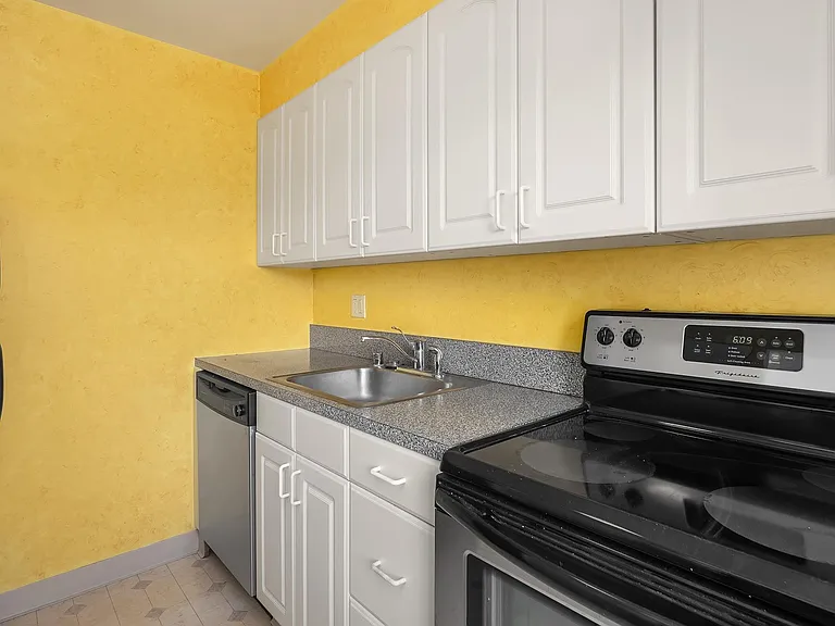 1800 Taylor Ave N #112 — Photo 10