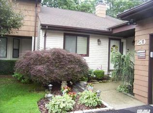20 Ashley Cir, Commack, NY 11725